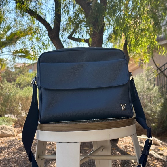 This is a brand new authentic Louis Vuitton Alex Messenger PM bag in Taiga Blue. - Picture 6 of 7